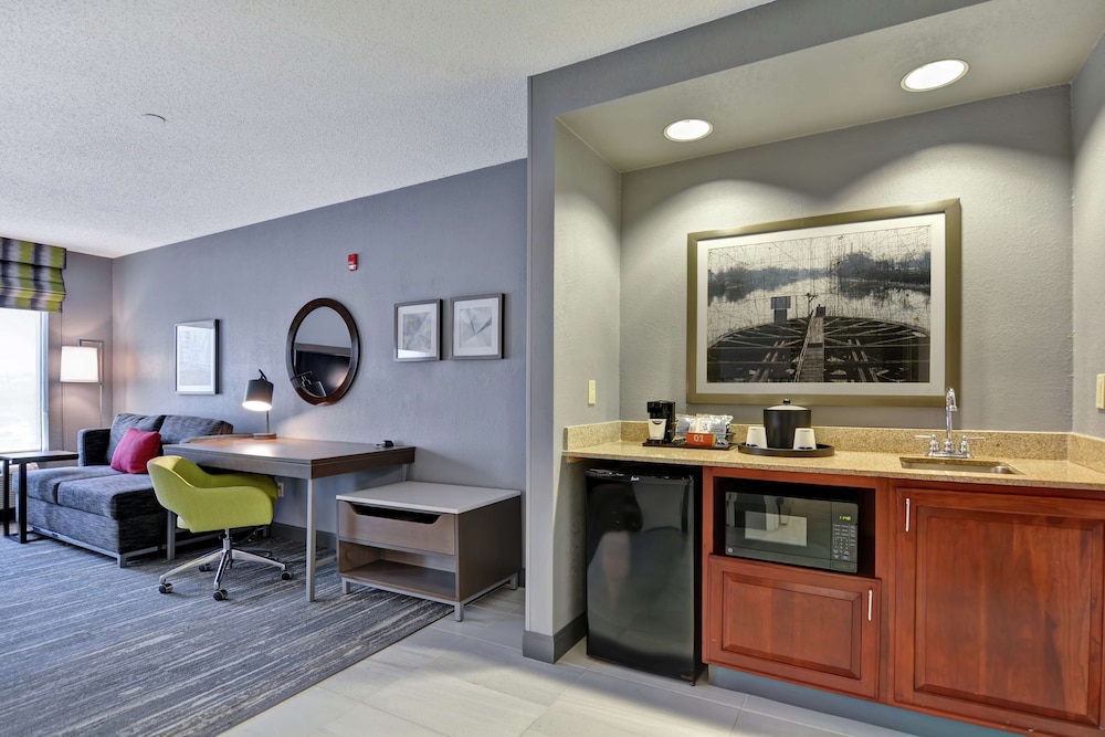 Hampton Inn Suites Newark Harrison Riverwalk 41/60
