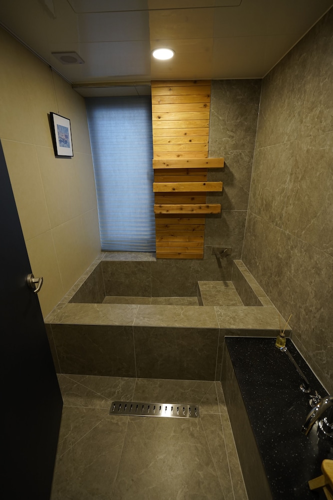 Artravel Myeongdong 20/48