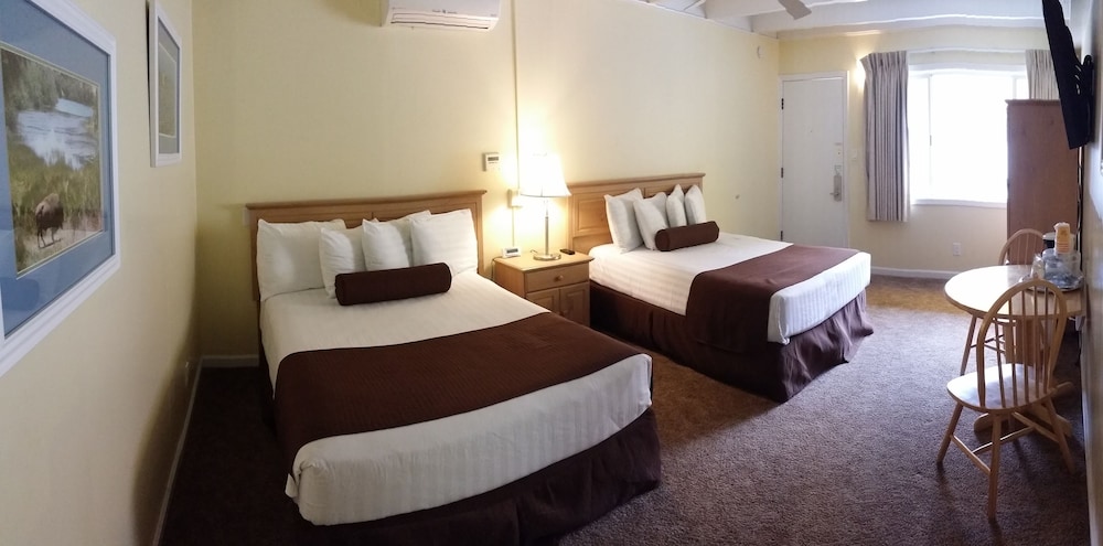 Standard, 2 Double Beds