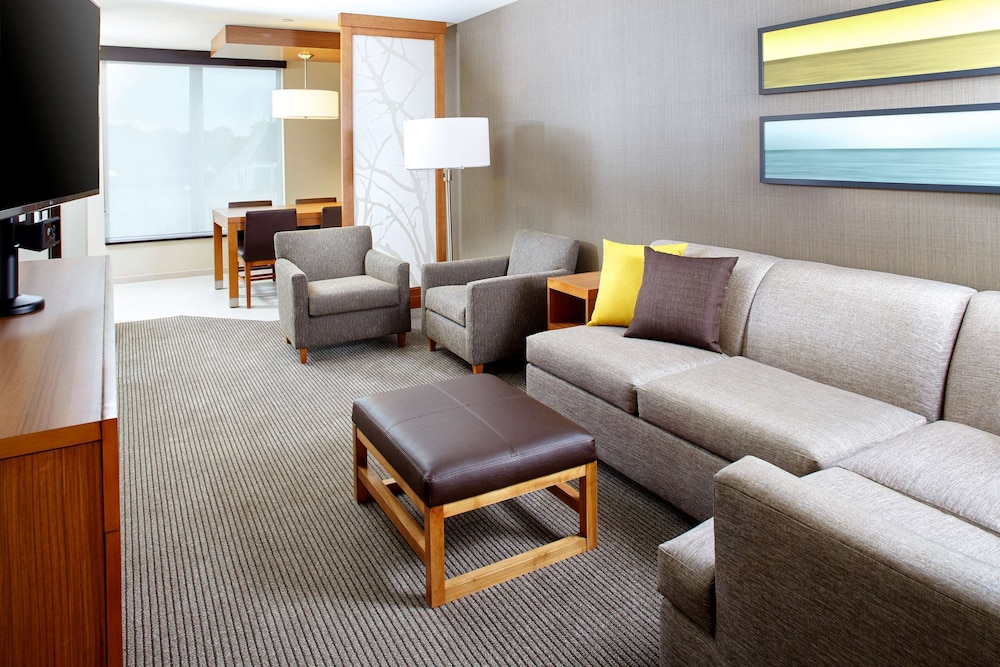 Hyatt Place Cleveland Lyndhurst 38/59