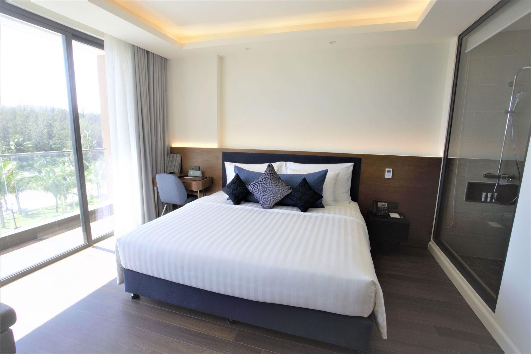 Deluxe, Double Bed, Hill View