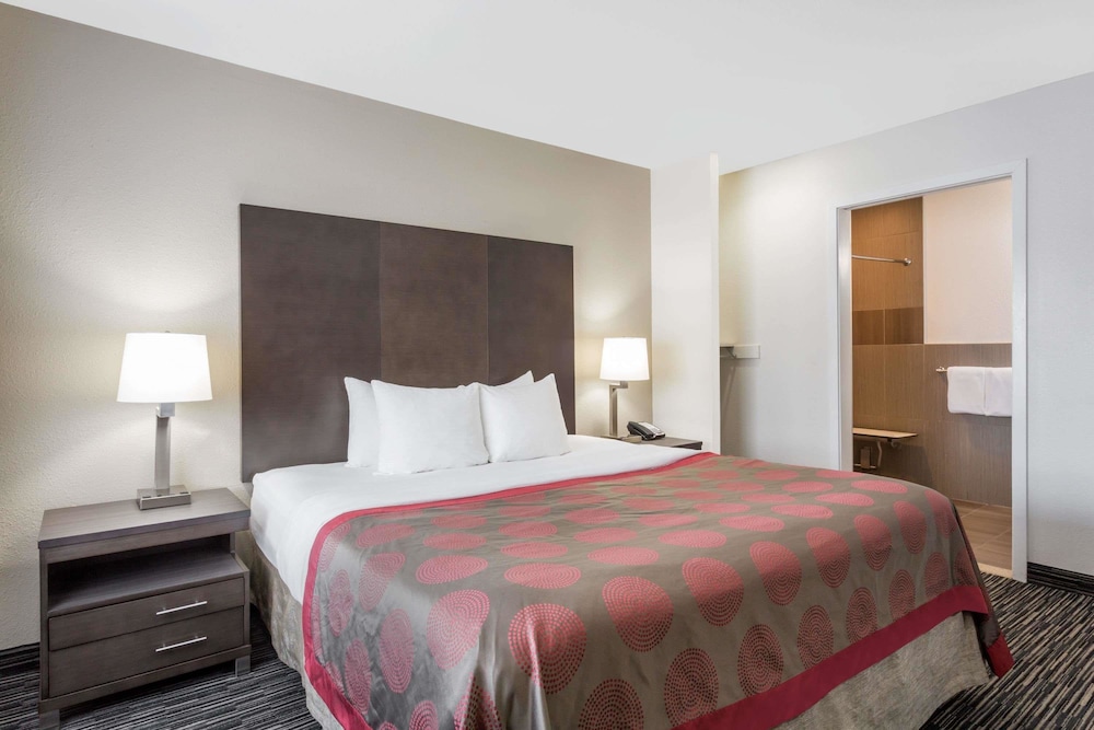 Ramada By Wyndham Monterey 7/26