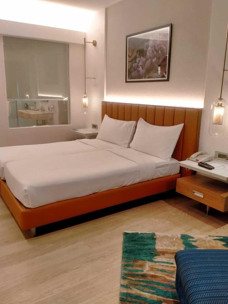 Mirage Hotel 20/68