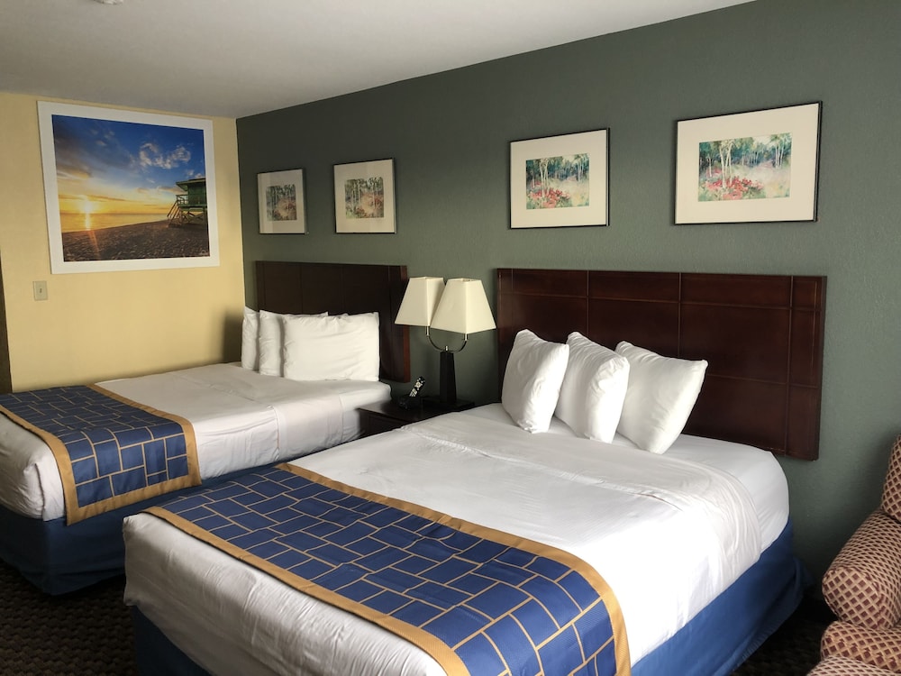 Days Inn & Suites by Wyndham Stevens Point 13/33