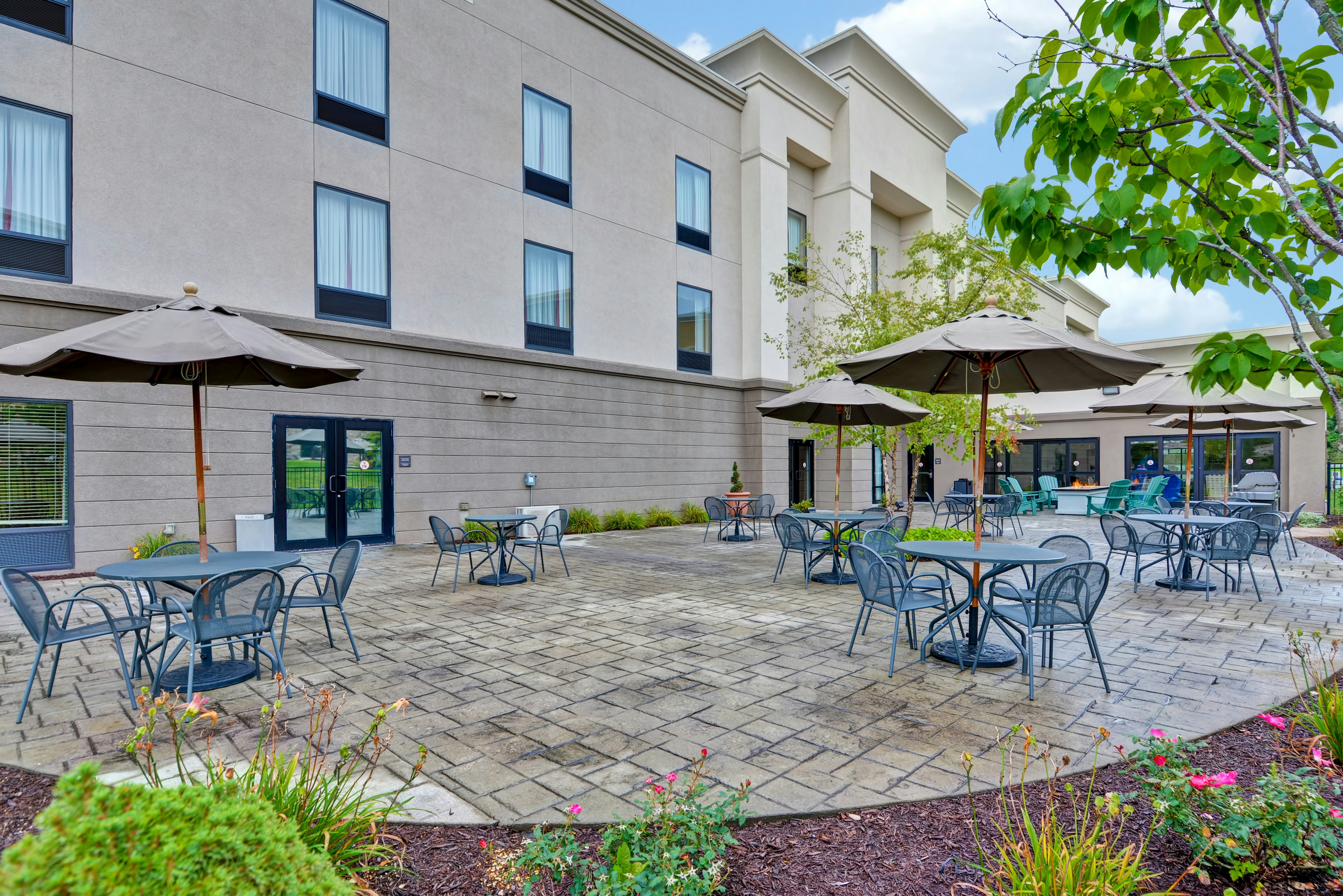 Hampton Inn and Suites New Hartford 62/64