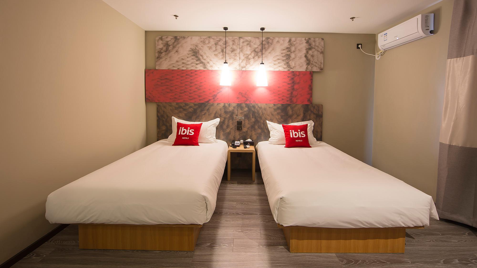 Room, Twin Beds