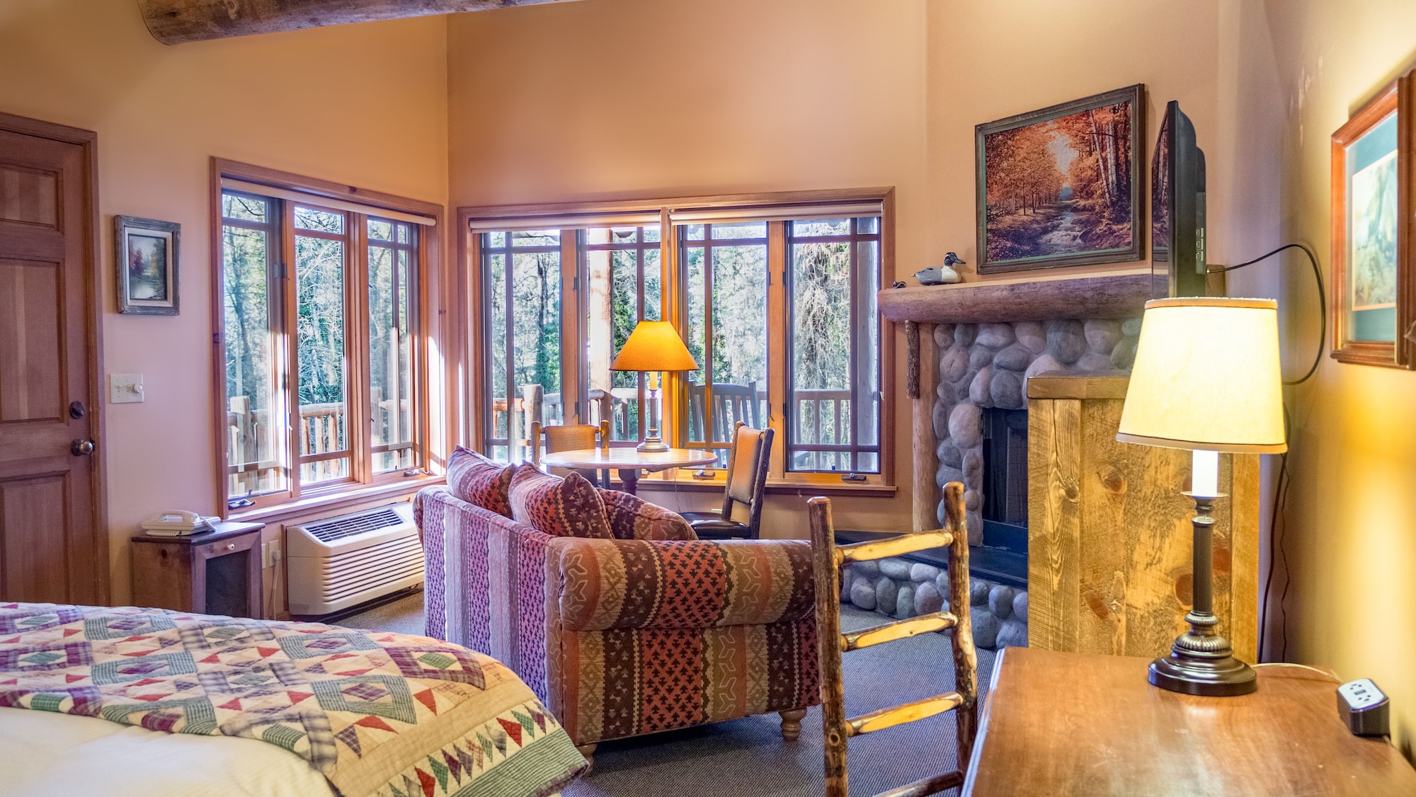 Cabin, King Bed, River Front