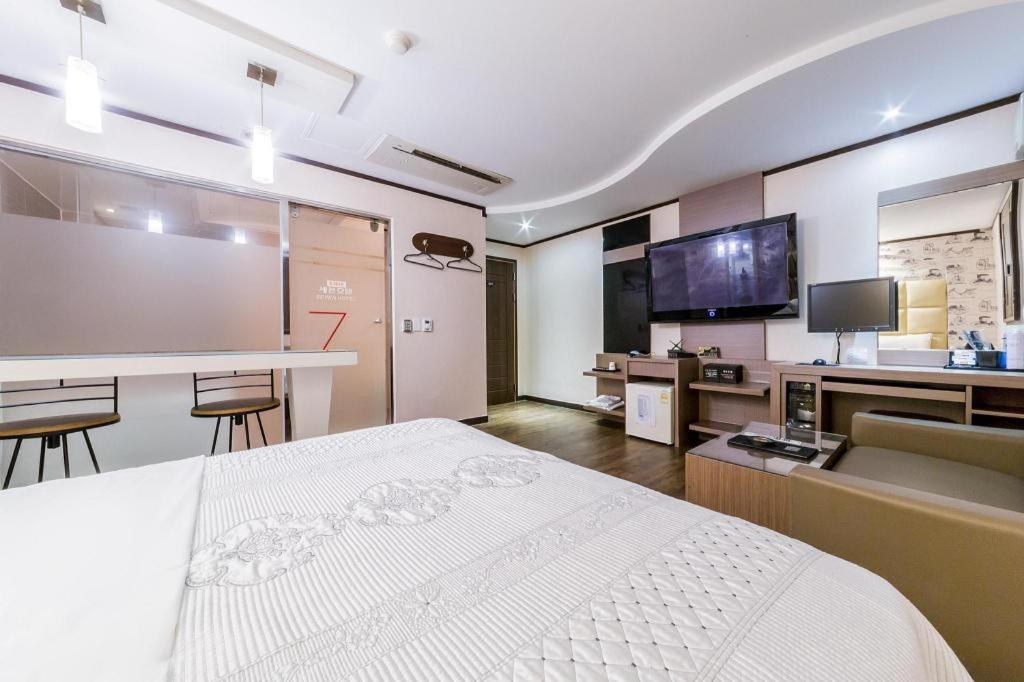 Ansan Hotel Box 20/40