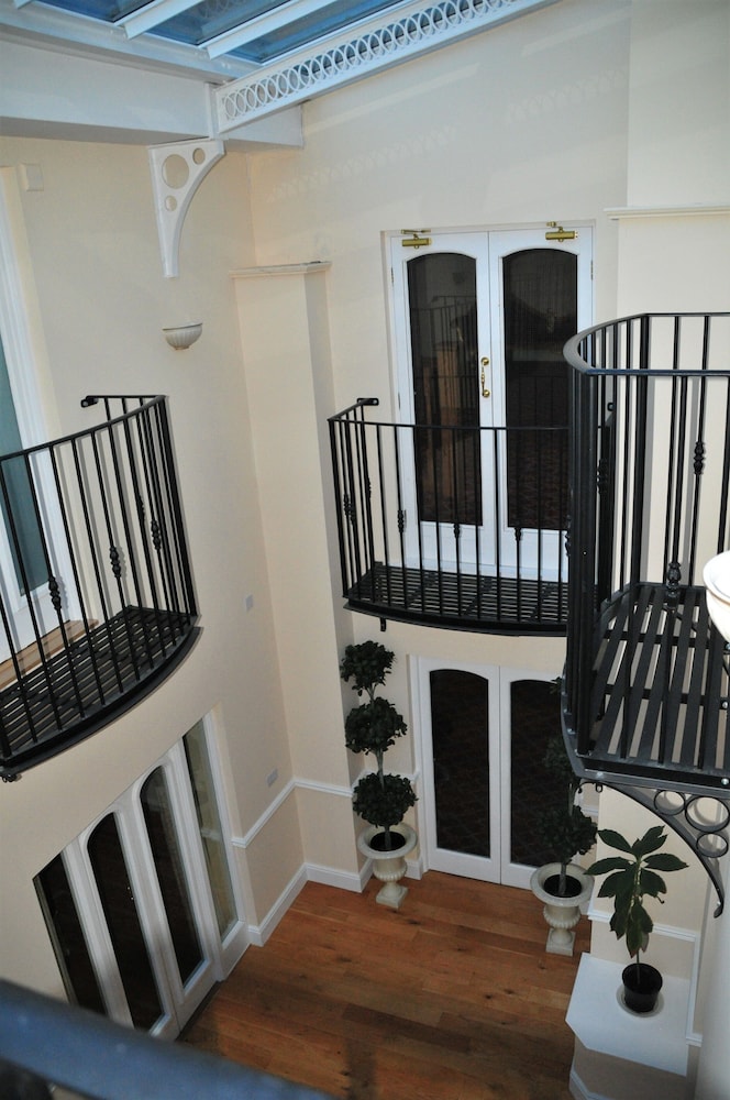 Grange Hotel 25/50