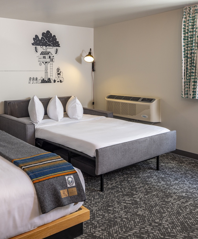 King Bed, Sofa
