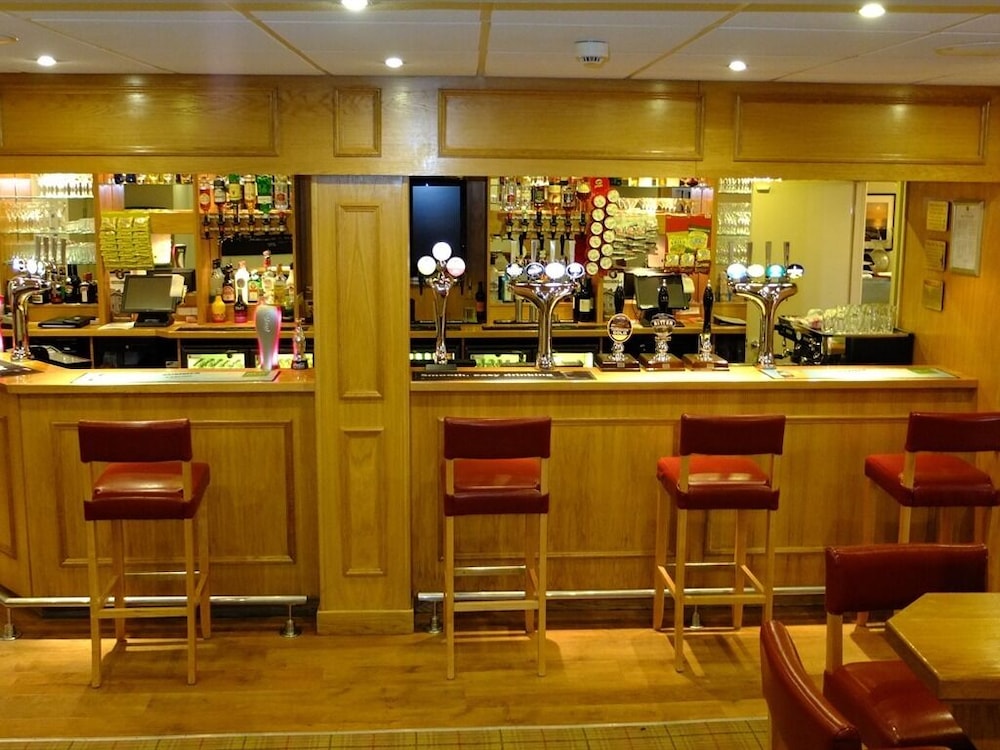 The Golden Lion Hotel 11/17