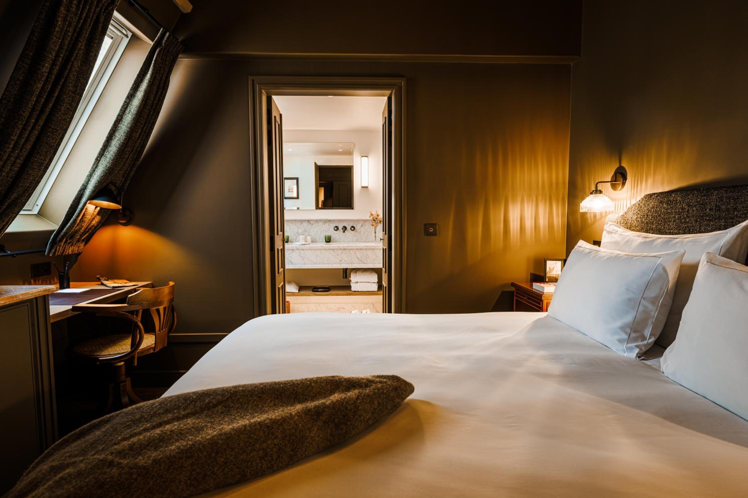 Deluxe, King Bed, Queen Bed