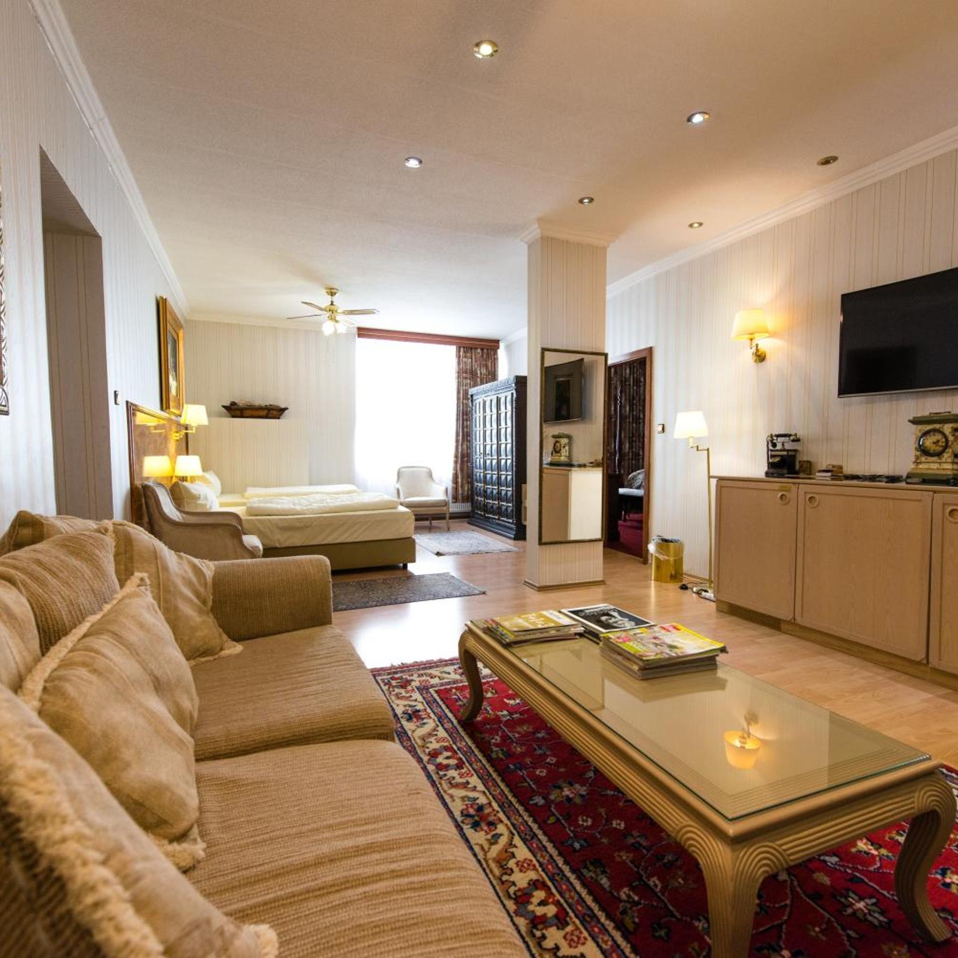 Lowen Hotel 42/58