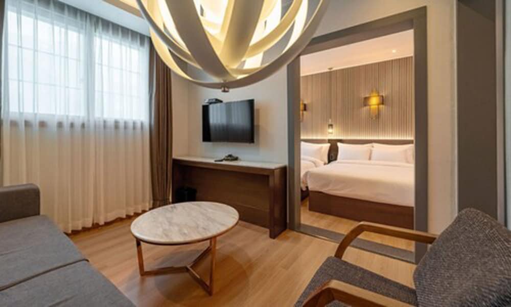 Stubborn Hotel 21/33