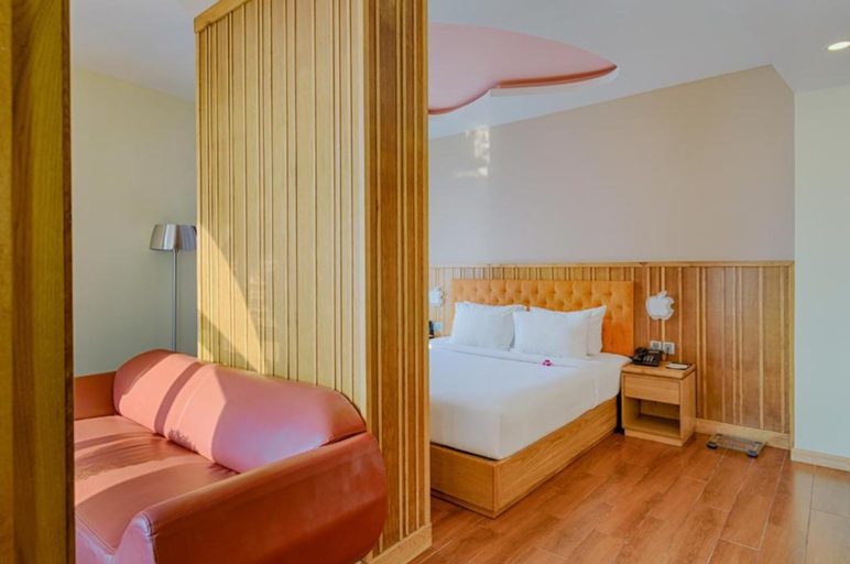 Premium, Double Bed, Balcony, Bathtub