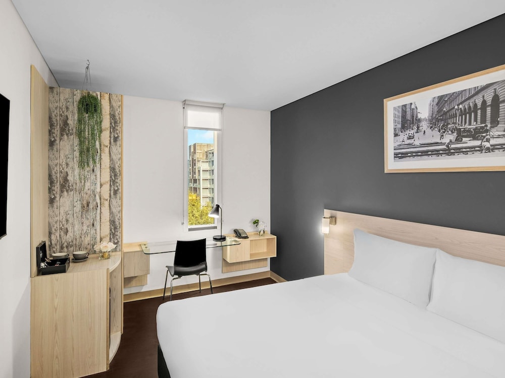 Ibis Sydney Barangaroo Hotel 19/70