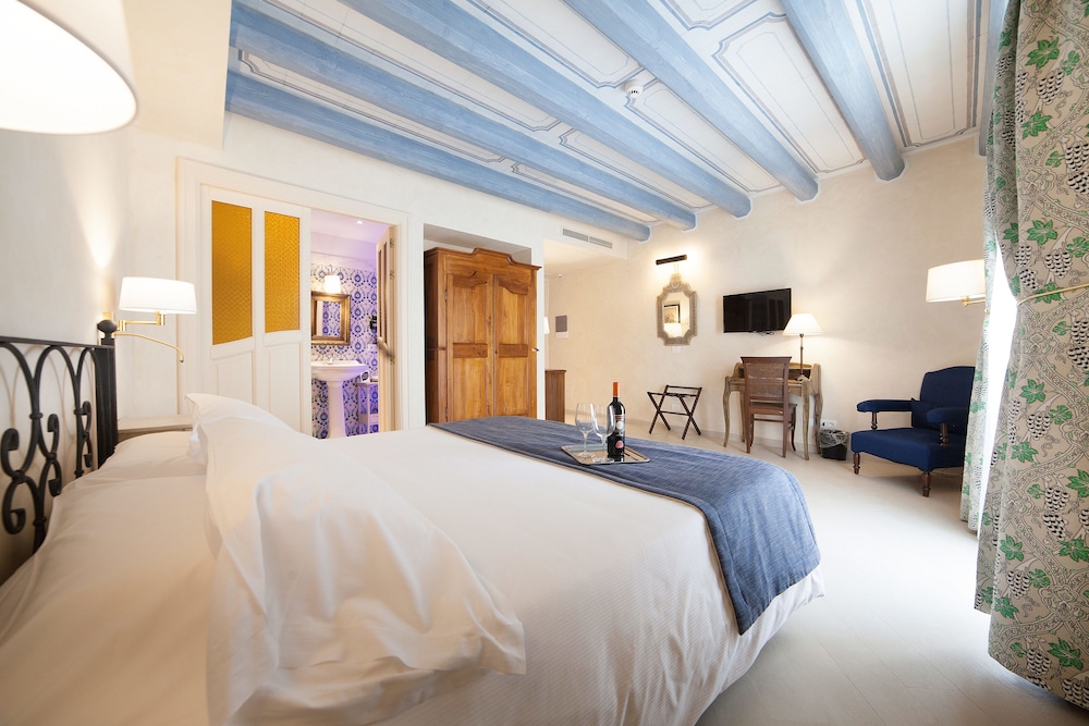 SUPERIOR, DOUBLE BED