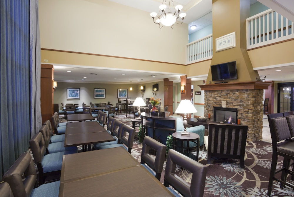 Candlewood Suites Eagan Arpt South - Mall Area, an IHG Hotel 57/68