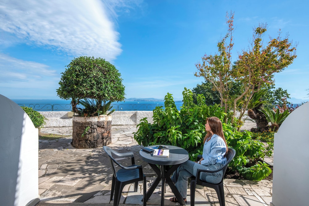 Hotel Villa Ireos 46/50