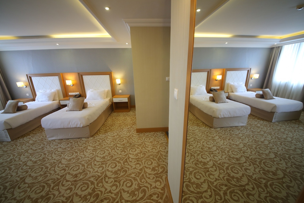 Momona Hotel 13/64