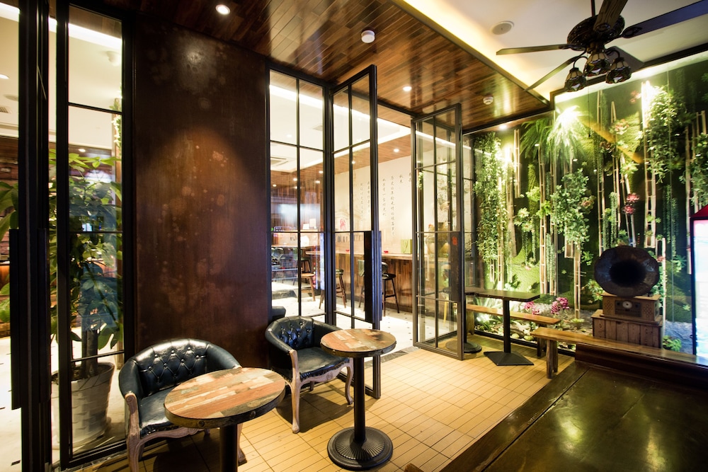 M G Hotel 40/58