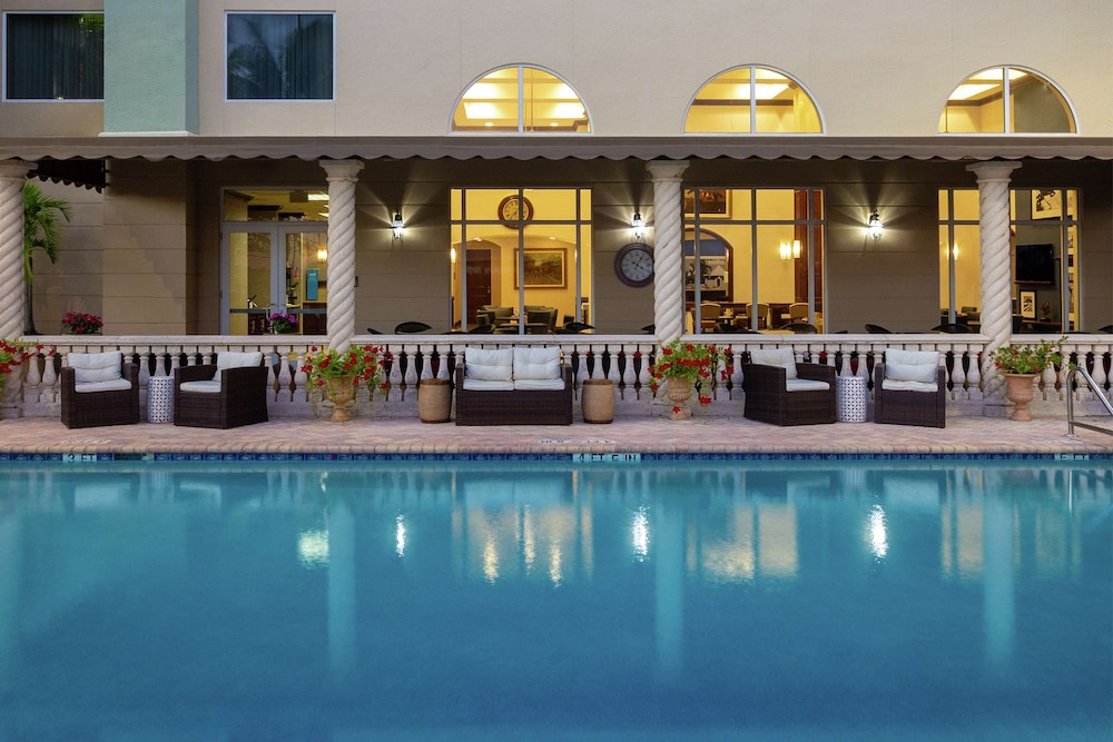 Hampton Inn and Suites Wellington 24/44