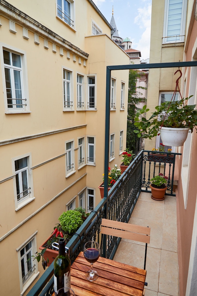 No 8 Galata 26/50