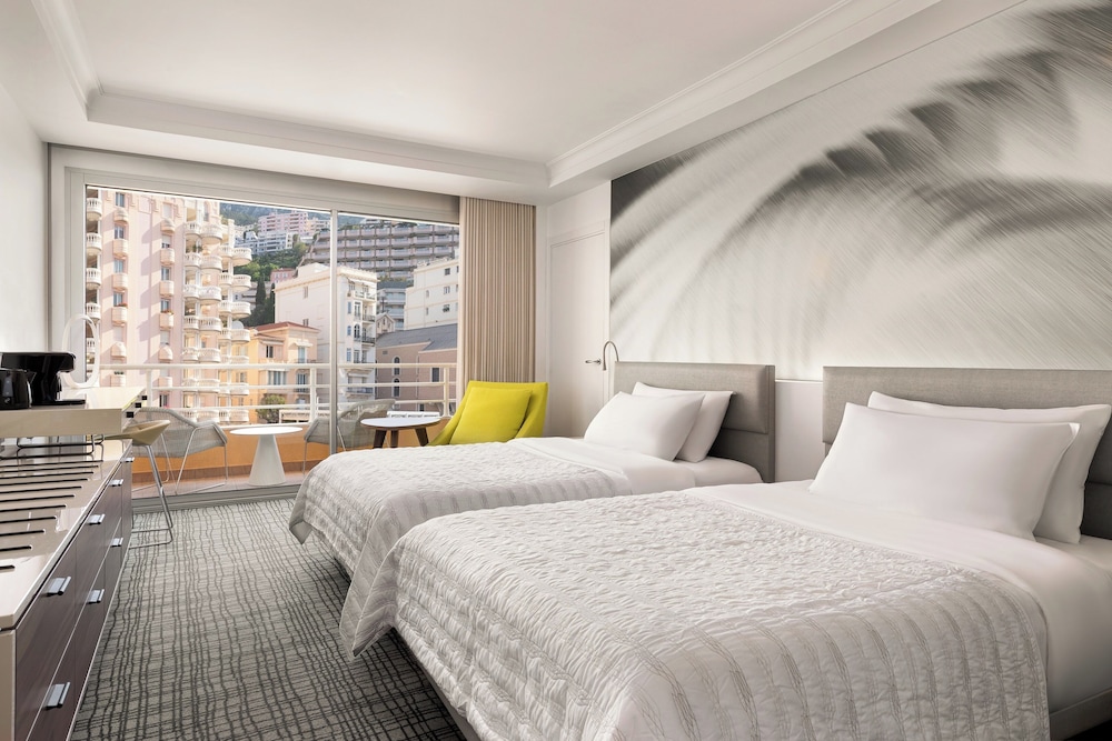 Superior, King Bed, City View