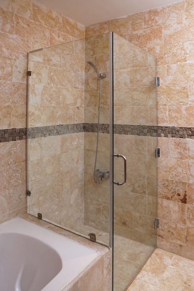 Sybaris Residences 48/50