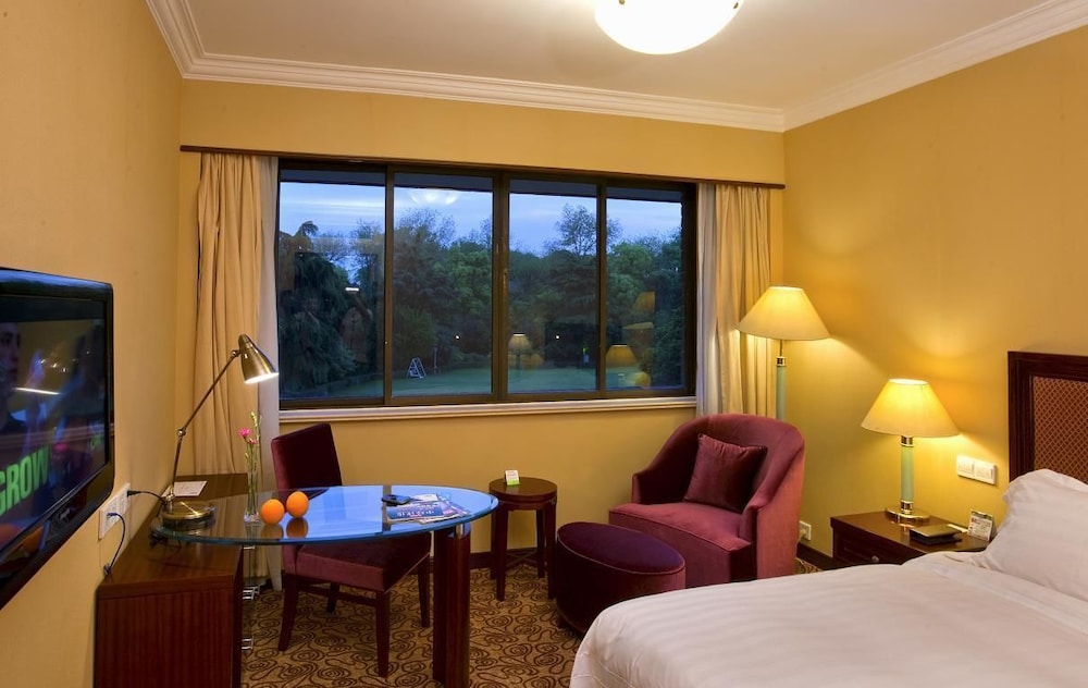 Cypress Hotel 12/45