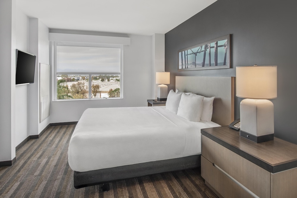 Hyatt House Irvine John Wayne Arpt 22/70