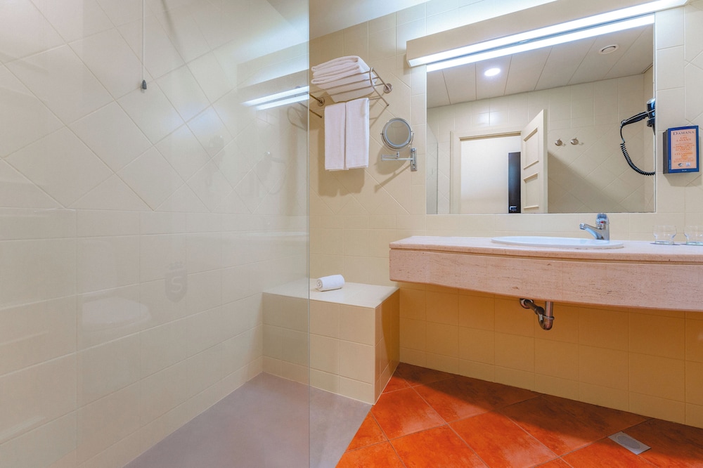 Calheta Beach by Savoy Signature 78/79