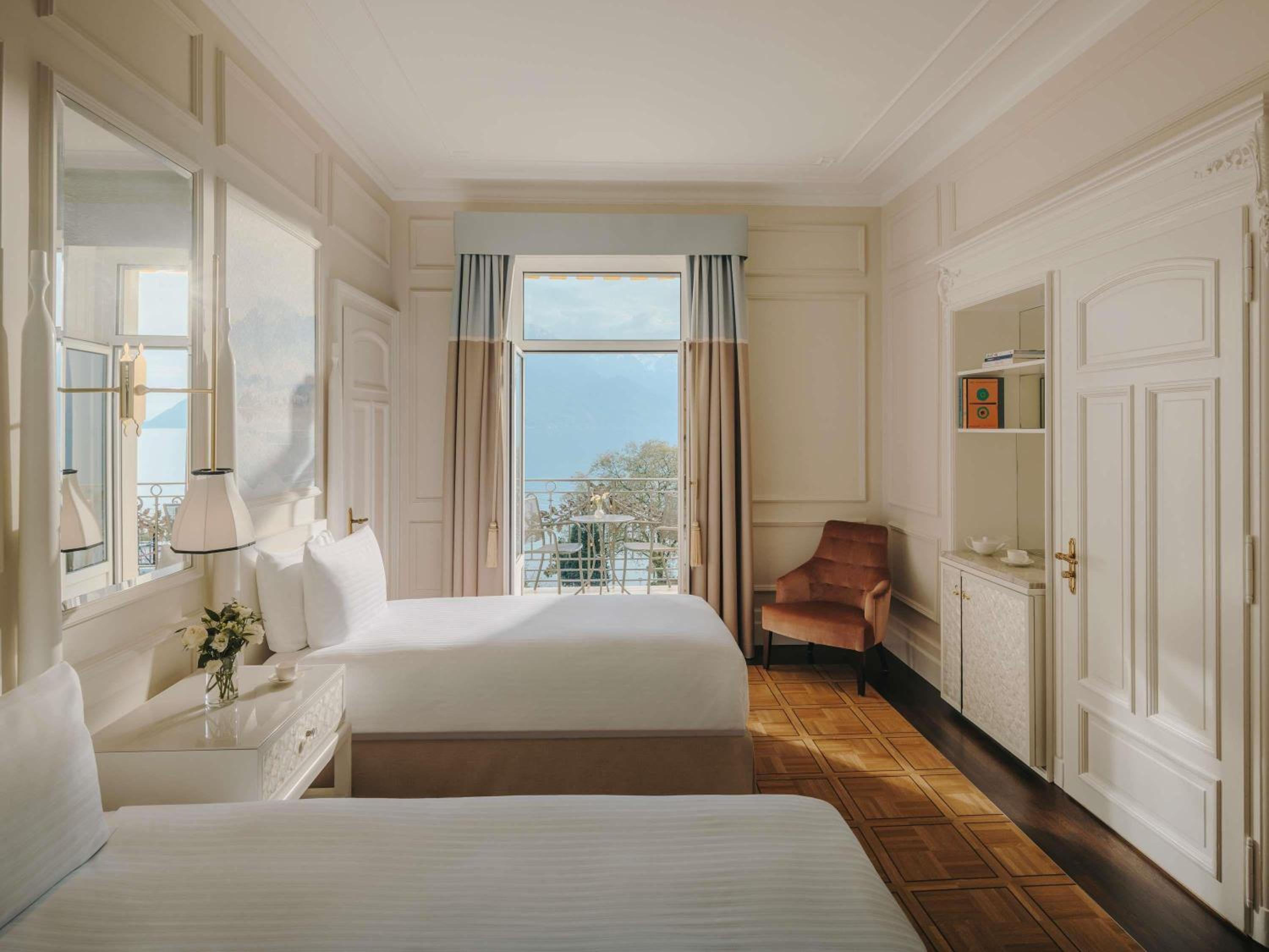 Fairmont, Single Bed, Partial Lake View