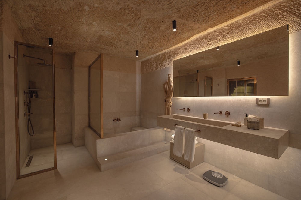 MOON SPACE, SUITE
