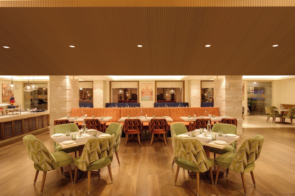 Lemon Tree Premier Delhi Airport 32/48