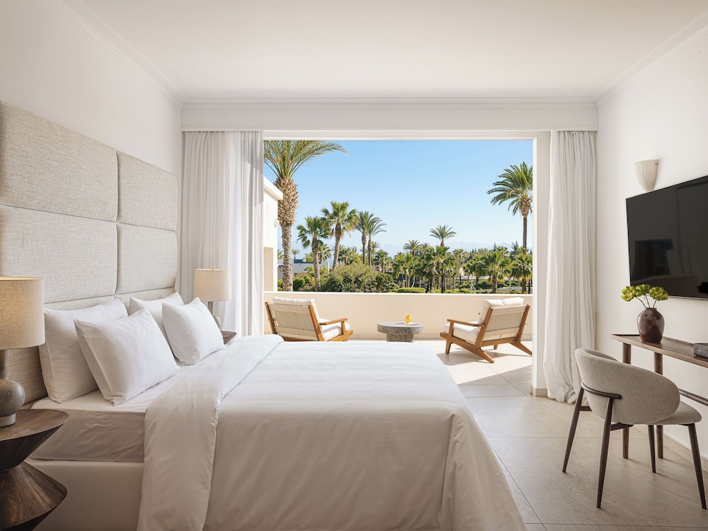FAMILY SUITE, LUXURY, SHARED POOL, BALCONY