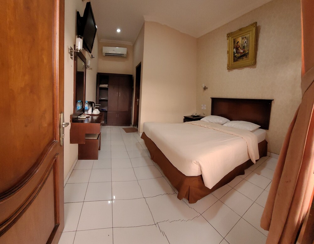 Pool, Deluxe، Maliboro Inn Hotel 2/3
