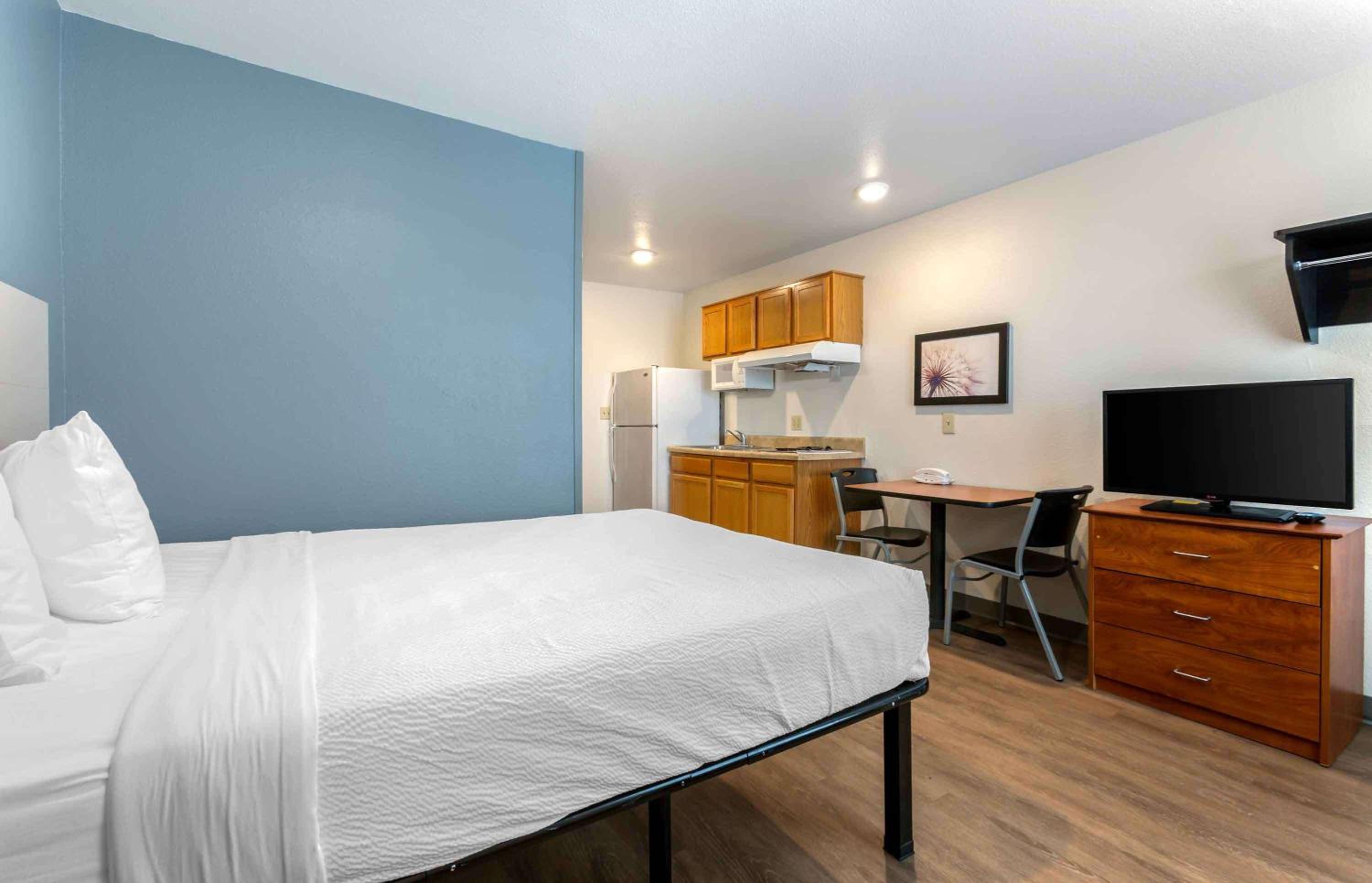 ROOM, DOUBLE BED