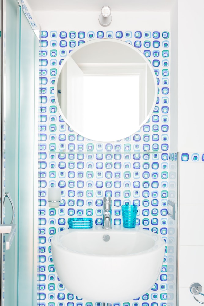 The Sistina Suite 42/46