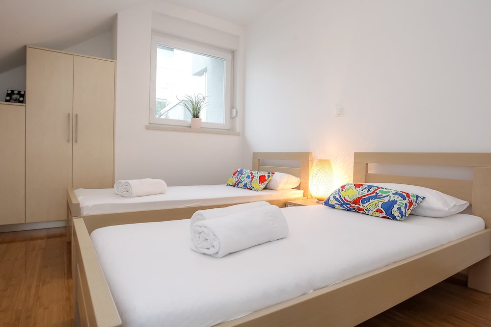 Apartments Tomana 17/50