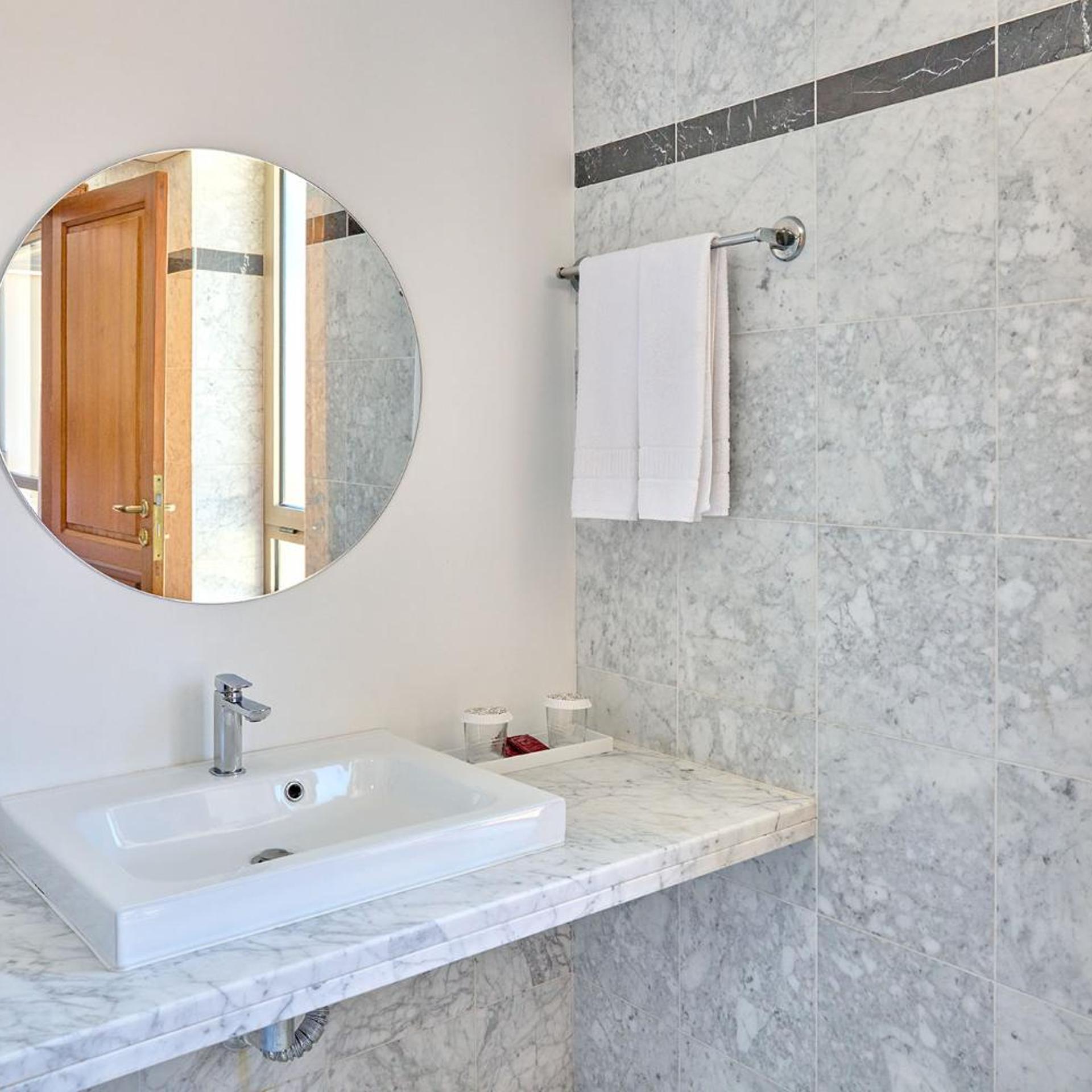 Superior, Twin Beds, Torre del Conde 5/7