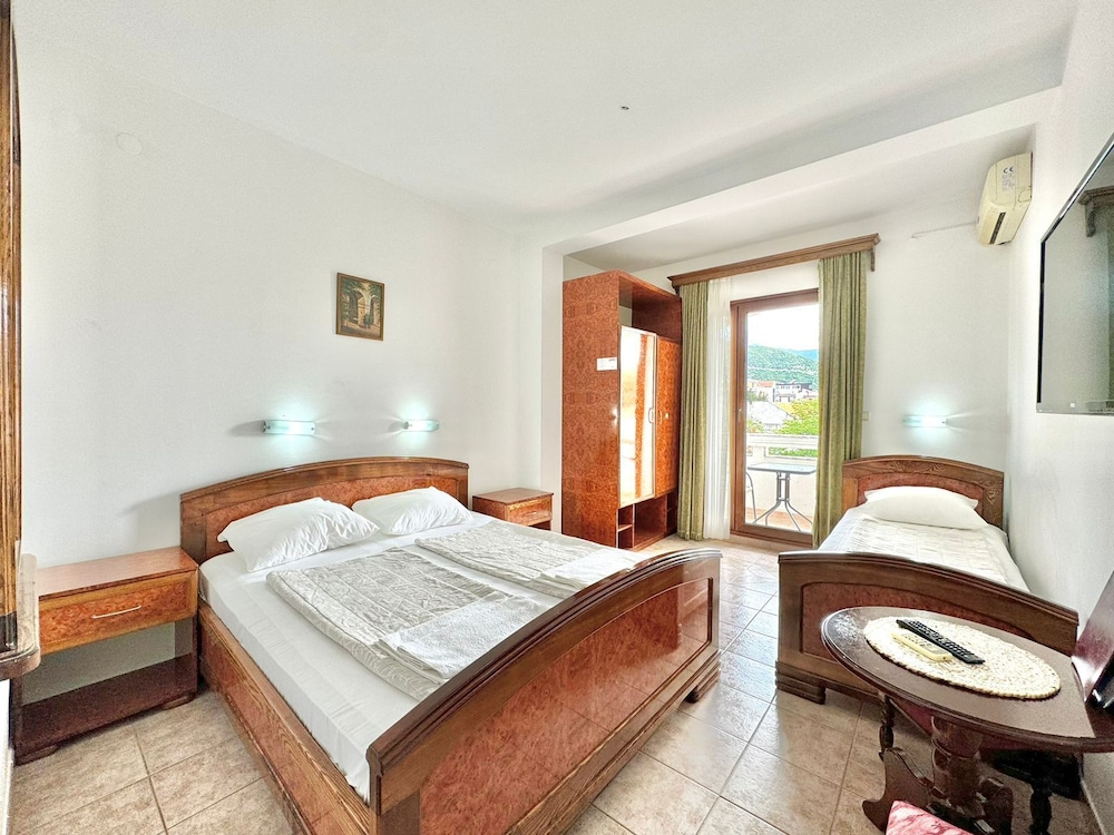 Hotel Grbalj 21/75