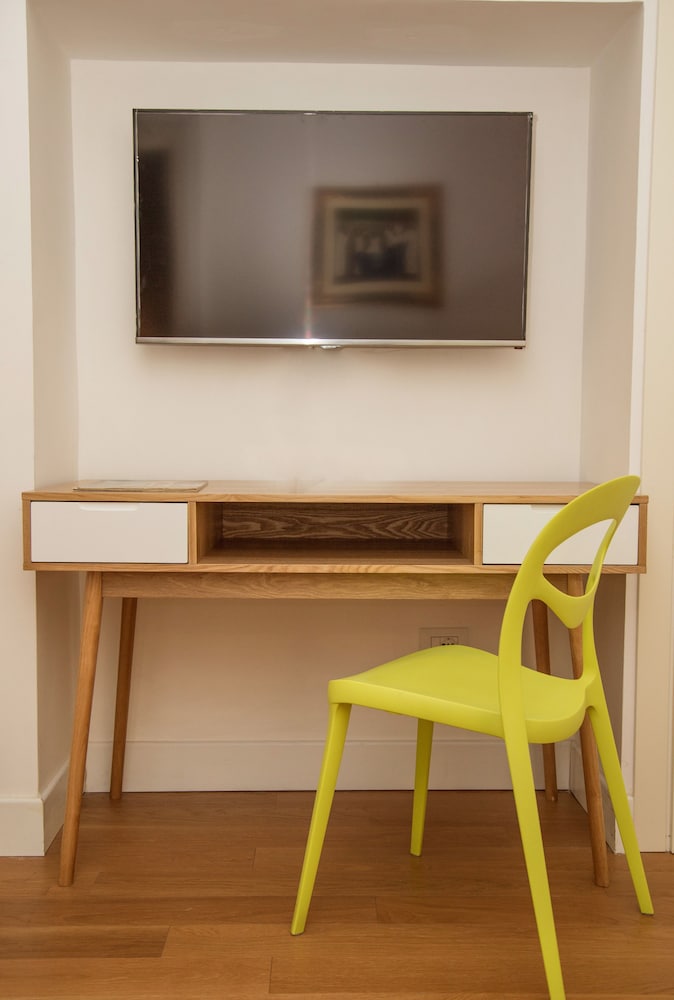 SANTA CHIARA BOUTIQUE HOTEL 54/73