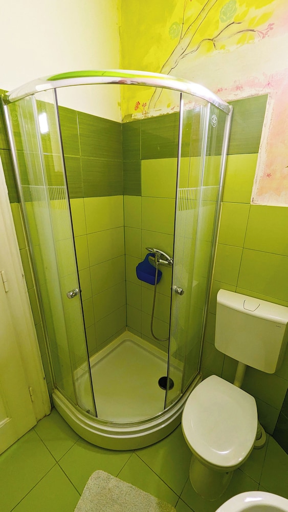 Mixed Dorm, 4 Beds, Shared Bathroom
