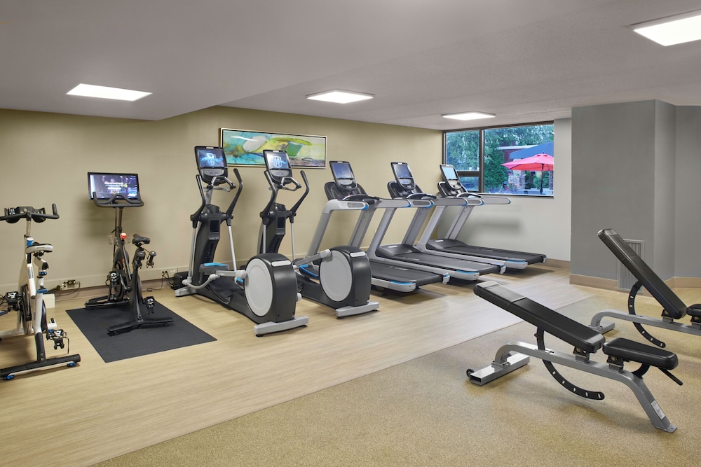 DoubleTree by Hilton Akron Fairlawn 27/50
