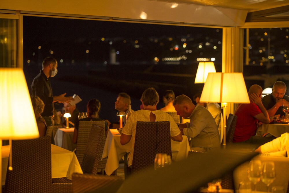La Pietra Hotel Restaurant 19/50