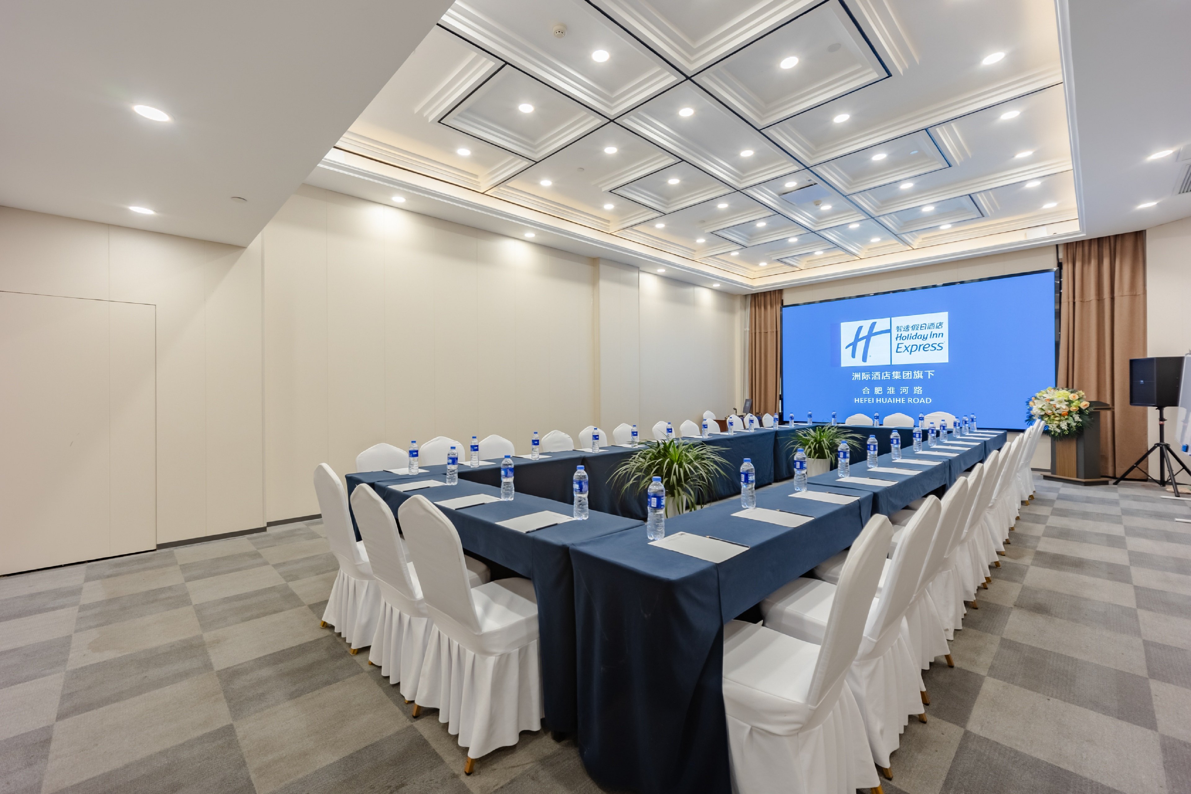 HOLIDAY INN EXPRESS HEFEI DOWNTOWN 68/80