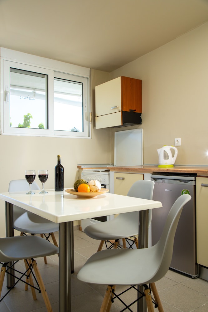 Lefka Hotel Apartments Studios 61/73