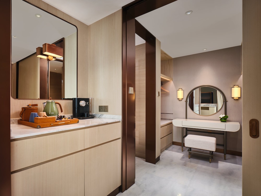 Intercontinental Chongqing Raffles City 5/70