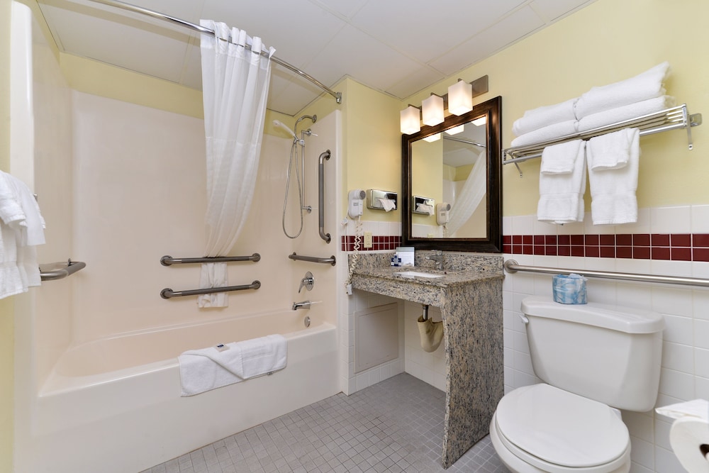 AmericInn by Wyndham St. Cloud MN I-94 9/35